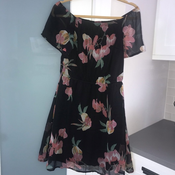 Vero Moda Dress - Picture 2 of 4